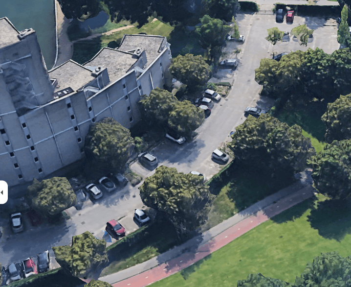 Parkeerplaats achter het hek